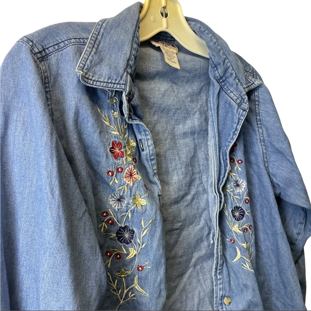 🌷 3/$30 NEVADA vintage button up shirt floral embroidery size 12 100% cotton
